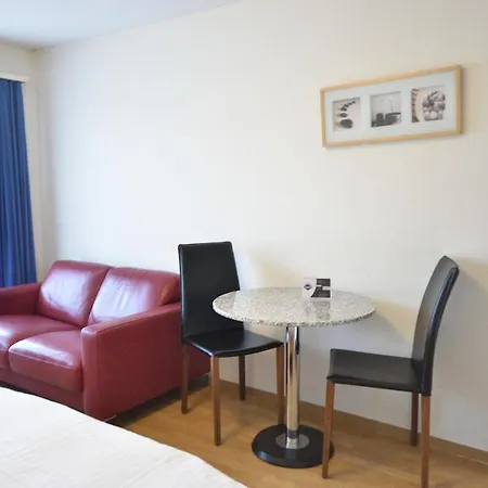 In The Center - Crown 21 * Zürich