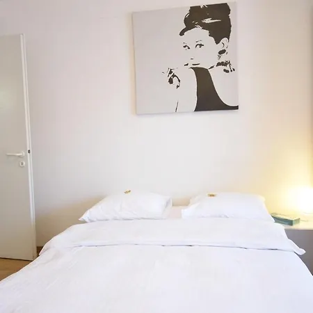 In The Center - Crown 21